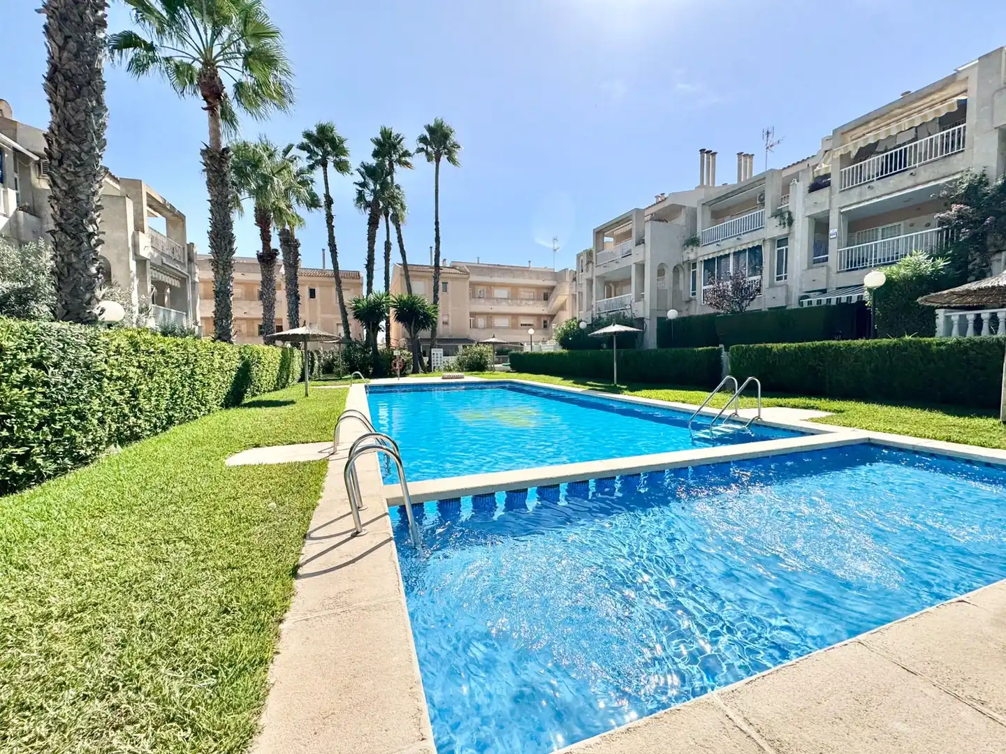 Swimming pool of Flat for rent in Torrevieja  with Air Conditioner, Heating and Swimming Pool