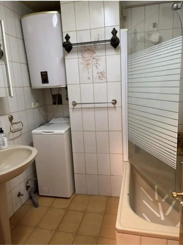 Baño de Dúplex en venta en Puebla de Lillo con Calefacción, Trastero y Amueblado