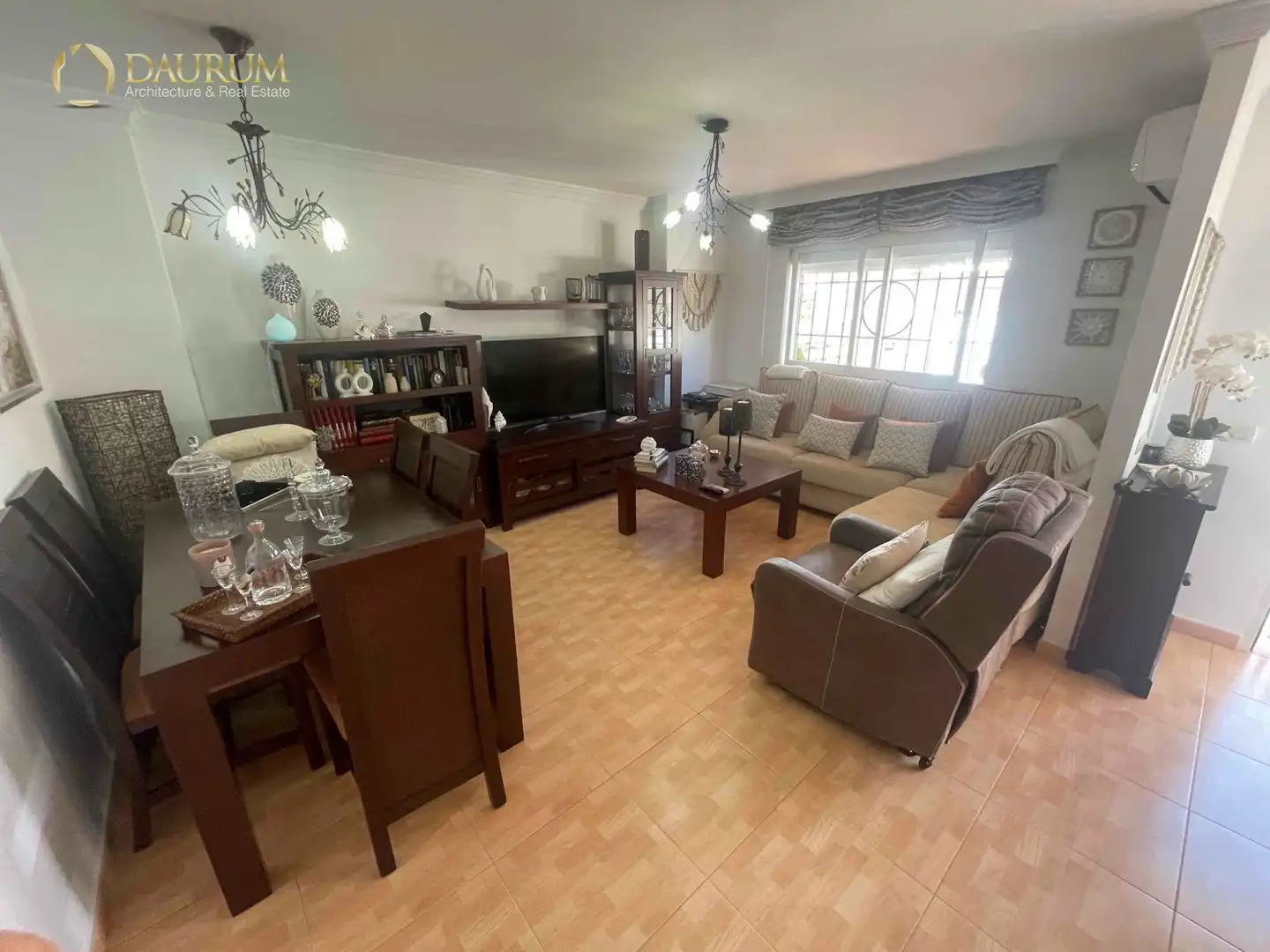 Sala d'estar de Casa adosada en venda en Vélez-Málaga amb Calefacció, Terrassa i Piscina