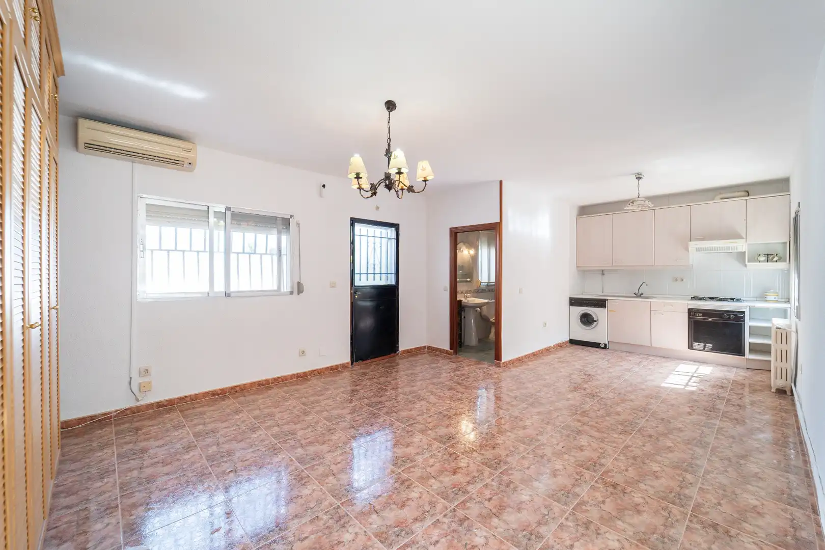 Sala d'estar de Casa o xalet en venda en El Álamo amb Aire condicionat, Calefacció i Jardí privat