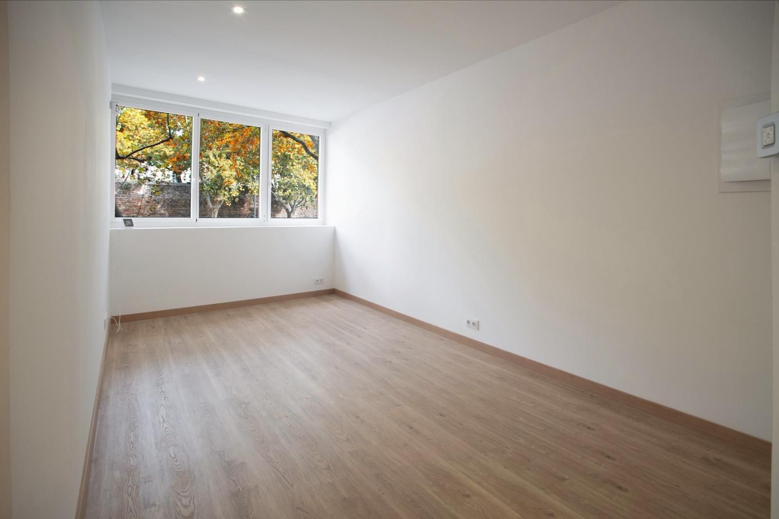 Bedroom of Planta baja for sale in  Barcelona Capital  with Heating, Balcony and Alarm