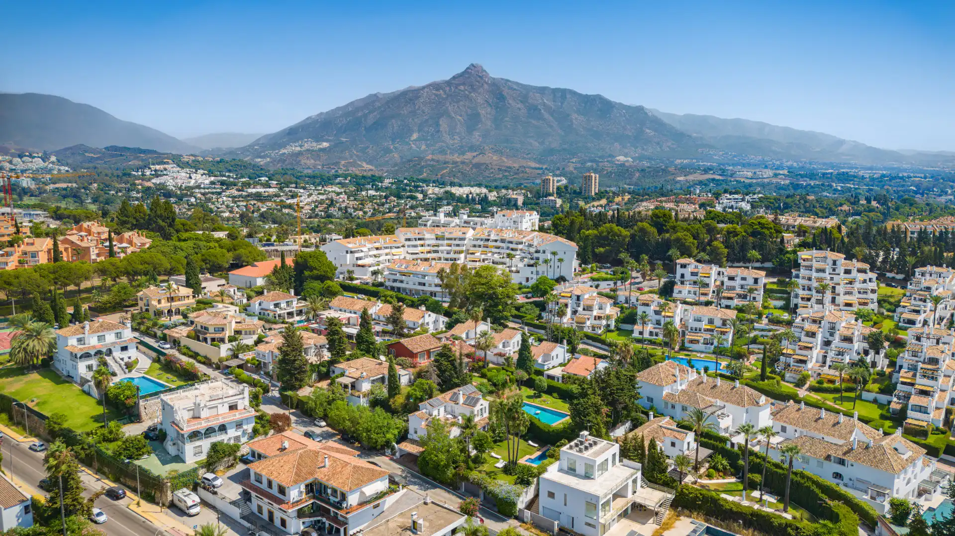 Vista exterior de Casa o chalet en venta en Marbella con Jardín privado, Terraza y Piscina
