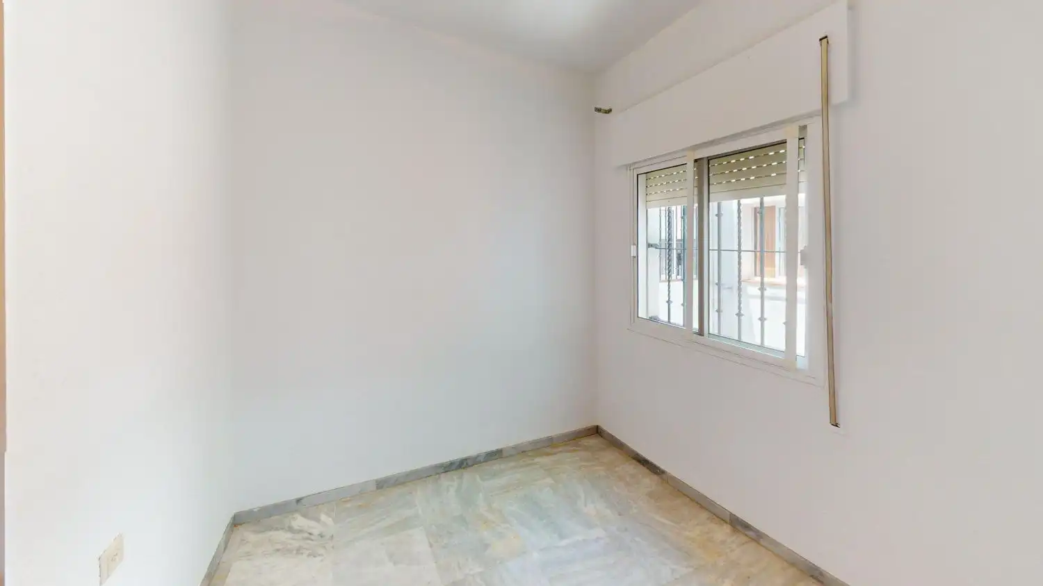 Schlafzimmer von Wohnung zur Miete in Sevilla mit Klimaanlage, Heizung und Balkon