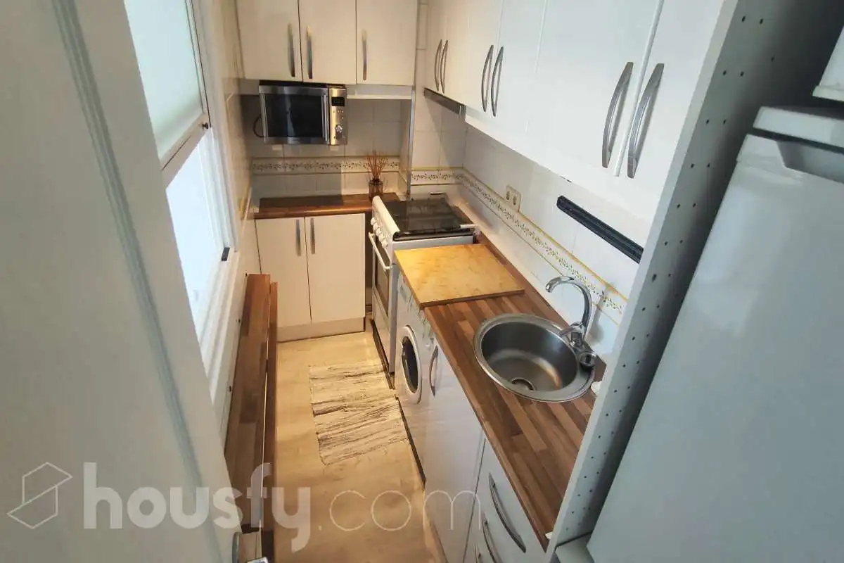 Kitchen of Flat for rent in Madrid  with Air Conditioner, Heating and Parquet flooring