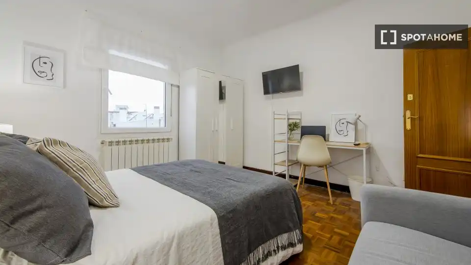 Room in Ciudad Jardín