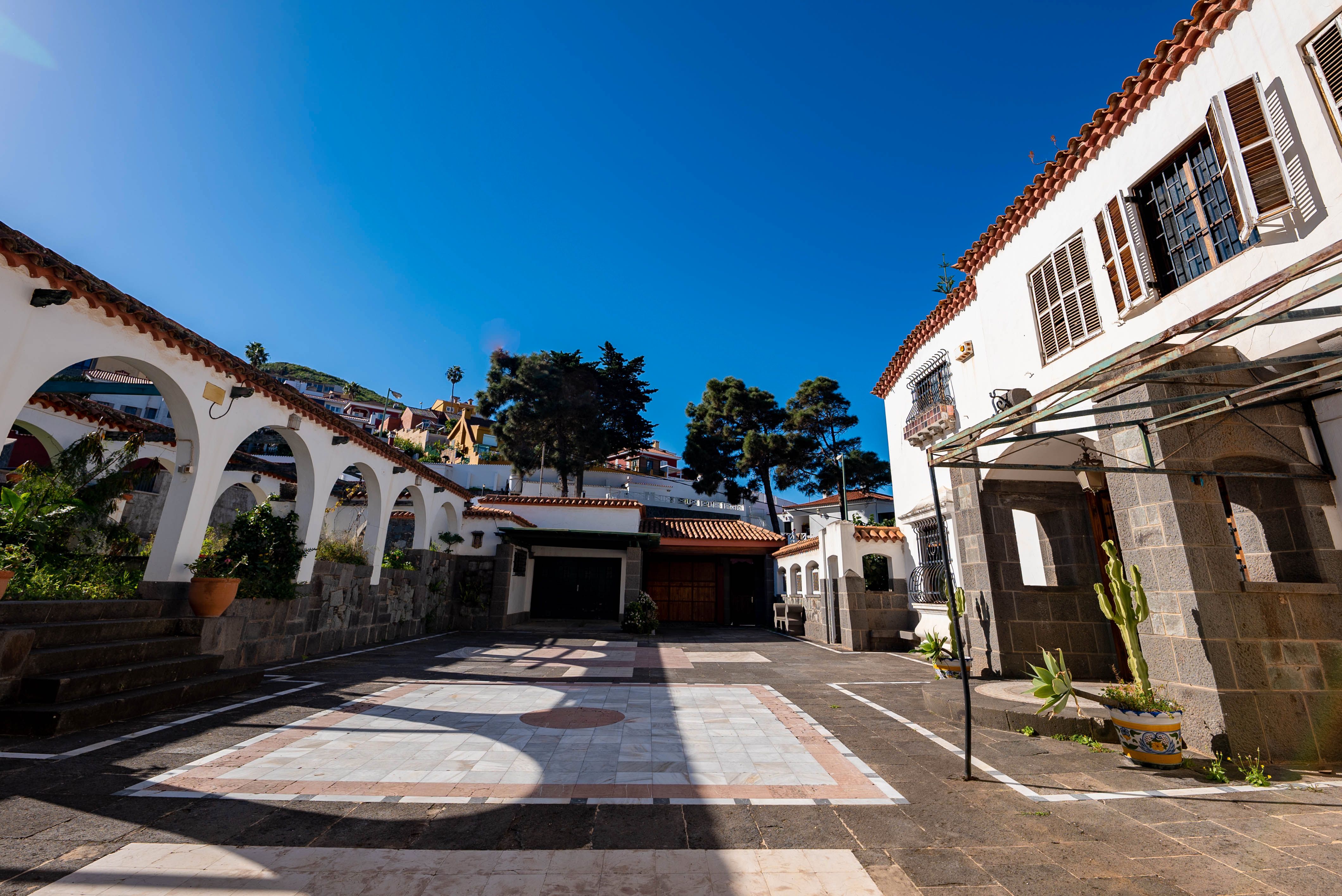 Vista exterior de Casa o xalet en venda en Las Palmas de Gran Canaria amb Terrassa, Traster i Piscina