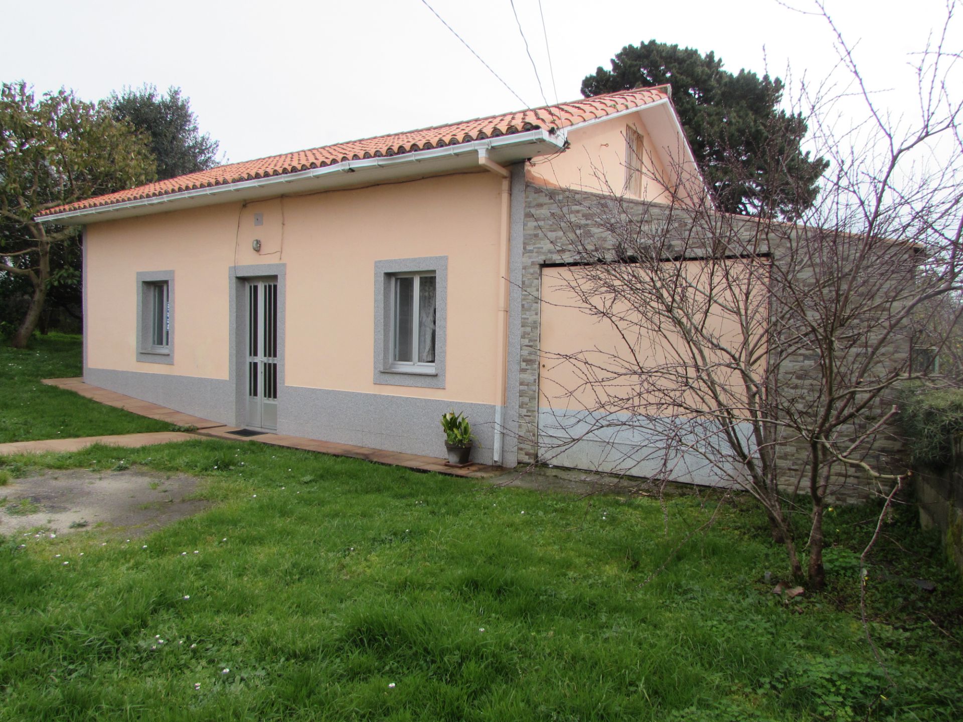 Vista exterior de Casa o xalet en venda en Narón amb Calefacció, Jardí privat i Traster