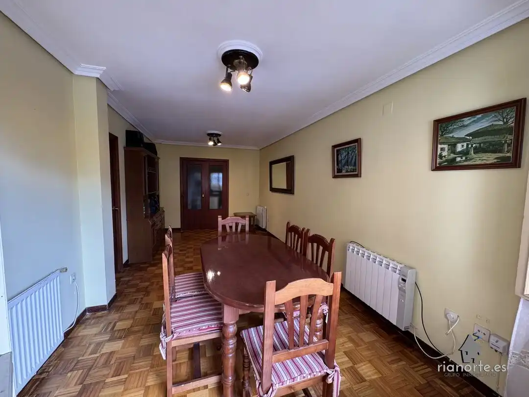 Comedor de Piso en venta en Ribadesella con Calefacción