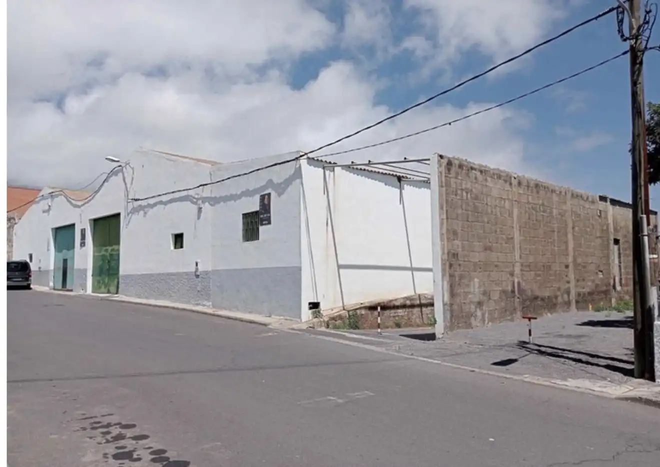 Exterior view of Industrial buildings for sale in Arico