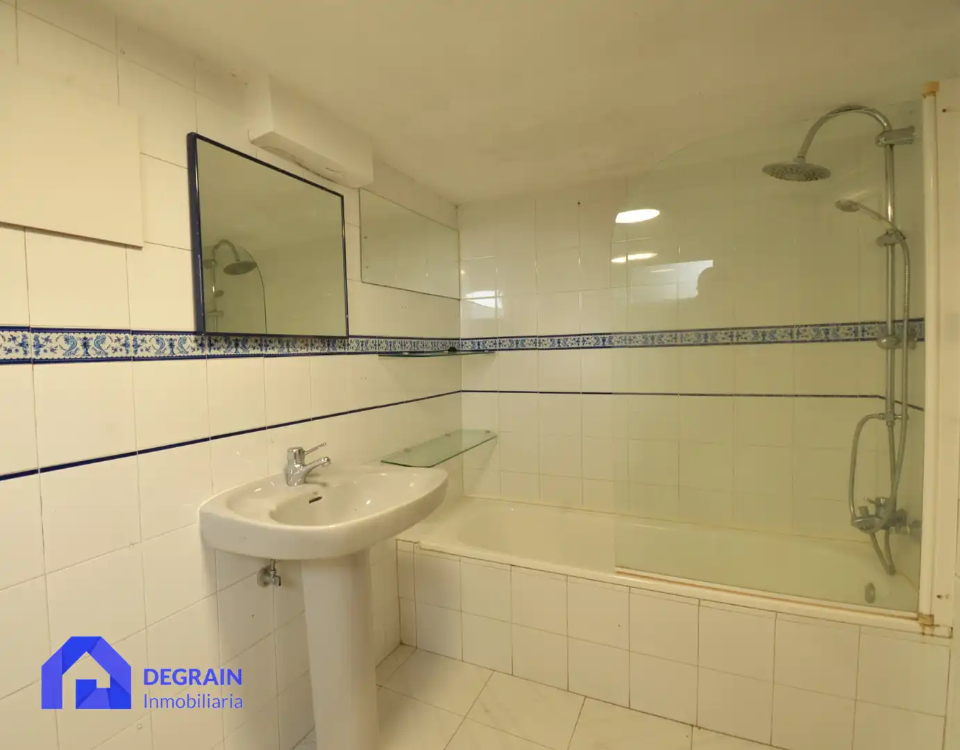 Baño de Casa o chalet en venta en Noreña con Calefacción, Jardín privado y Terraza