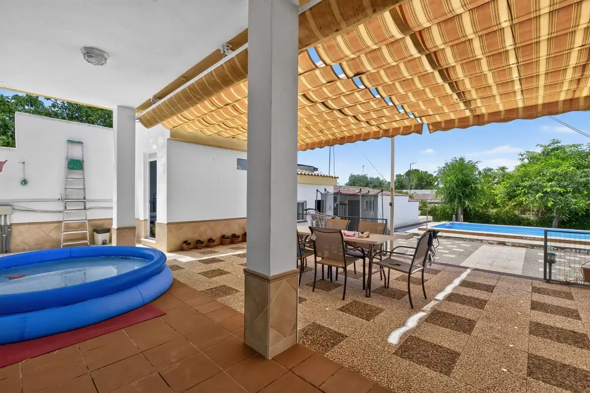 Terrassa de Casa o xalet en venda en Carmona amb Aire condicionat, Calefacció i Jardí privat
