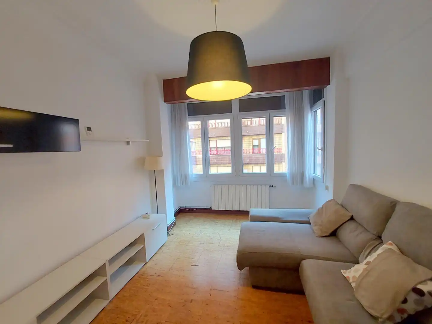 Living room of Flat for sale in Bilbao   with Heating, Furnished and Balcony
