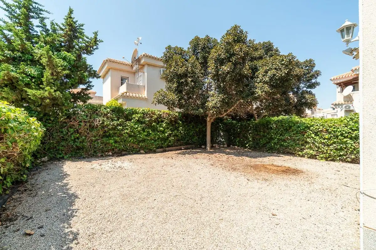 Vista exterior de Casa adosada en venta en Orihuela