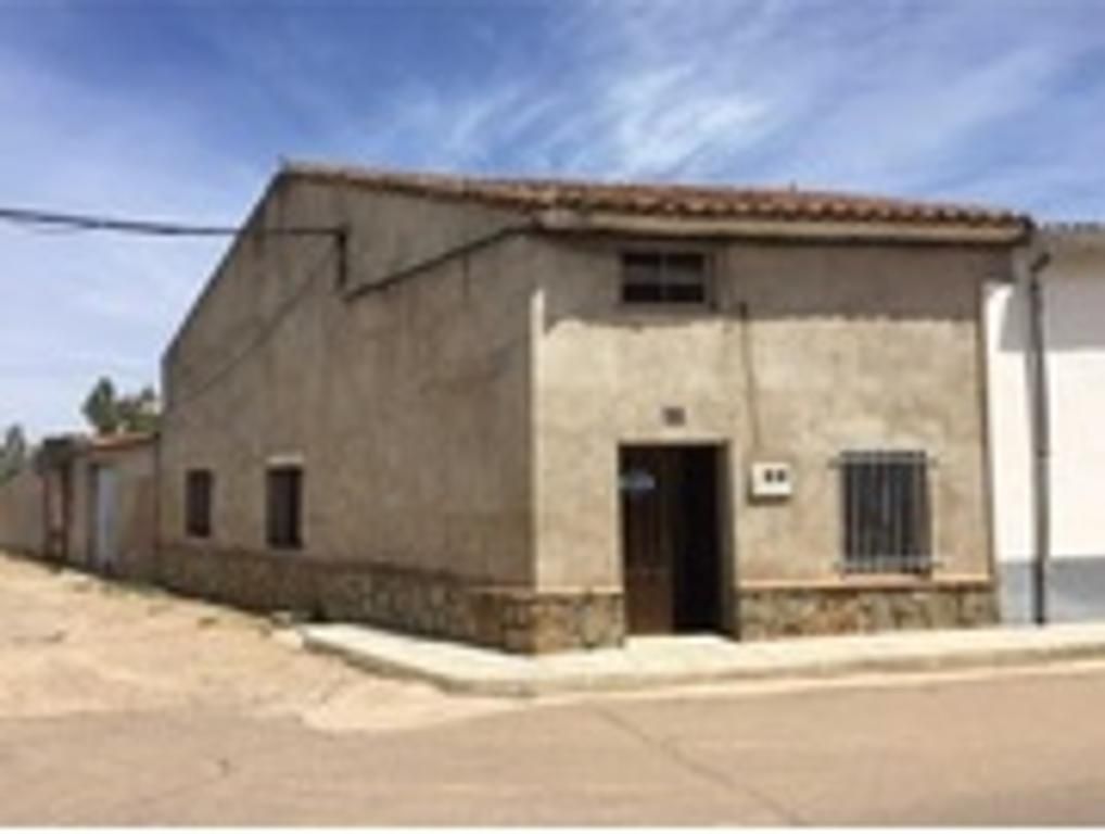 Vista exterior de Casa o xalet en venda en Madrigalejo amb Traster