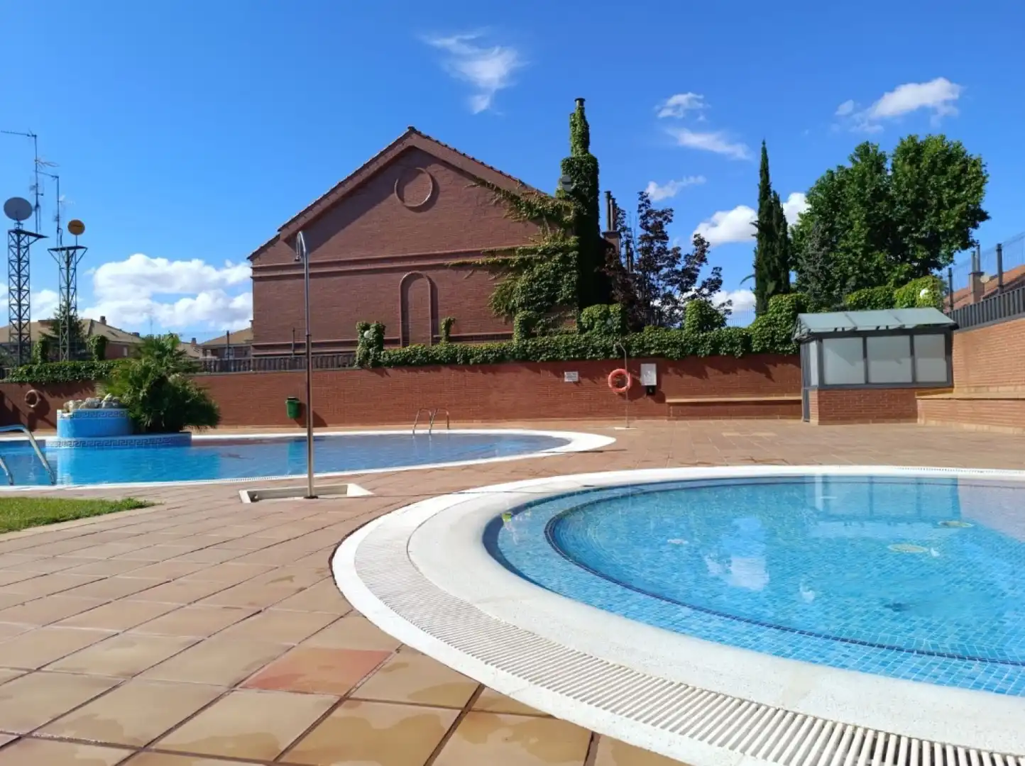 Haus mit Pool zum Verkauf in Avda. Madrid