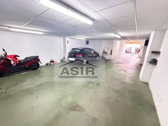 Local comercial en Venta en Calle Pintor Goig Del Poyo en Pere Crespí