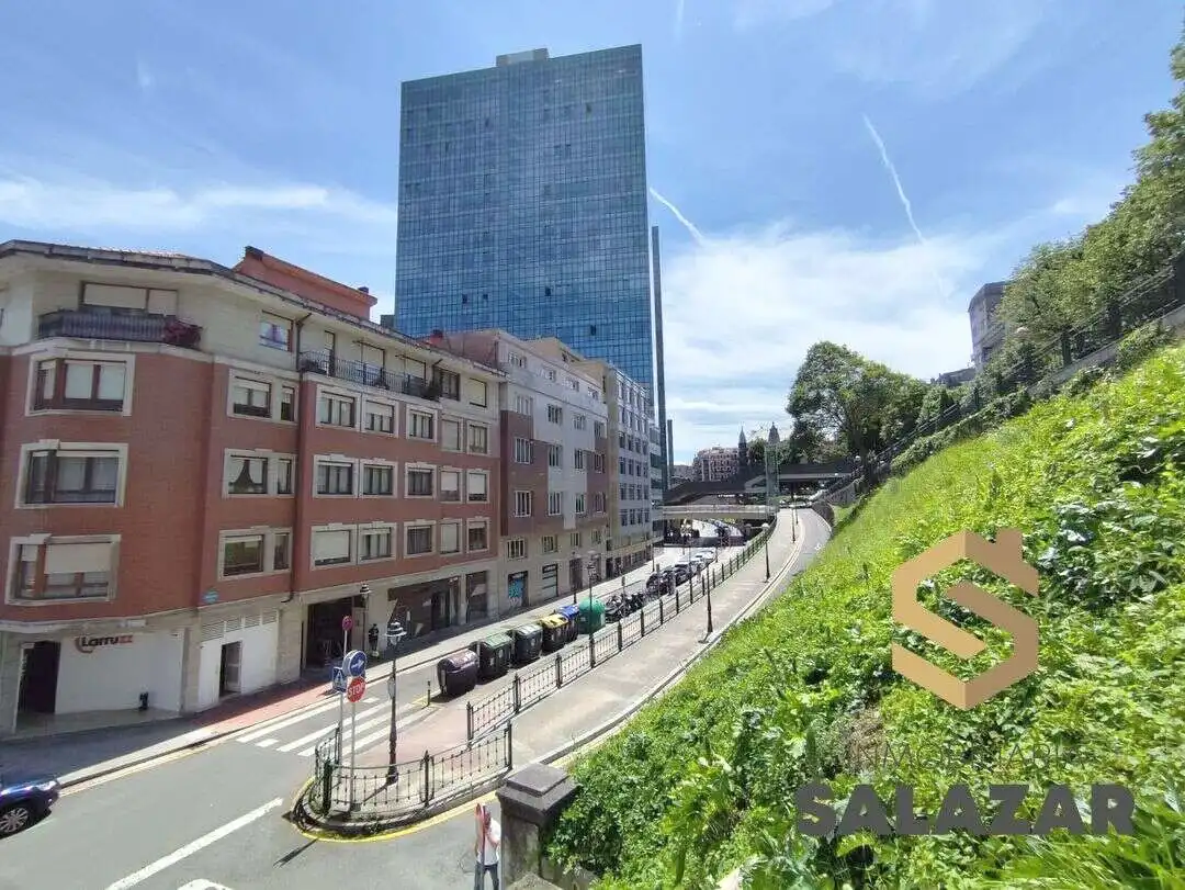 Office space with lift for sale in Uribitarte Kalea