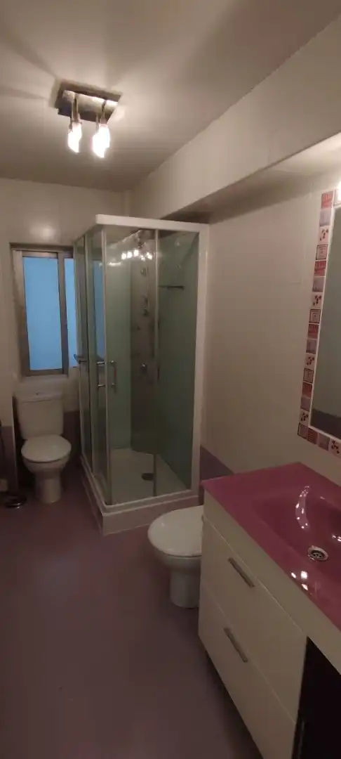Bathroom of Flat for rent in Salamanca  with Heating, Parquet flooring and Terrace