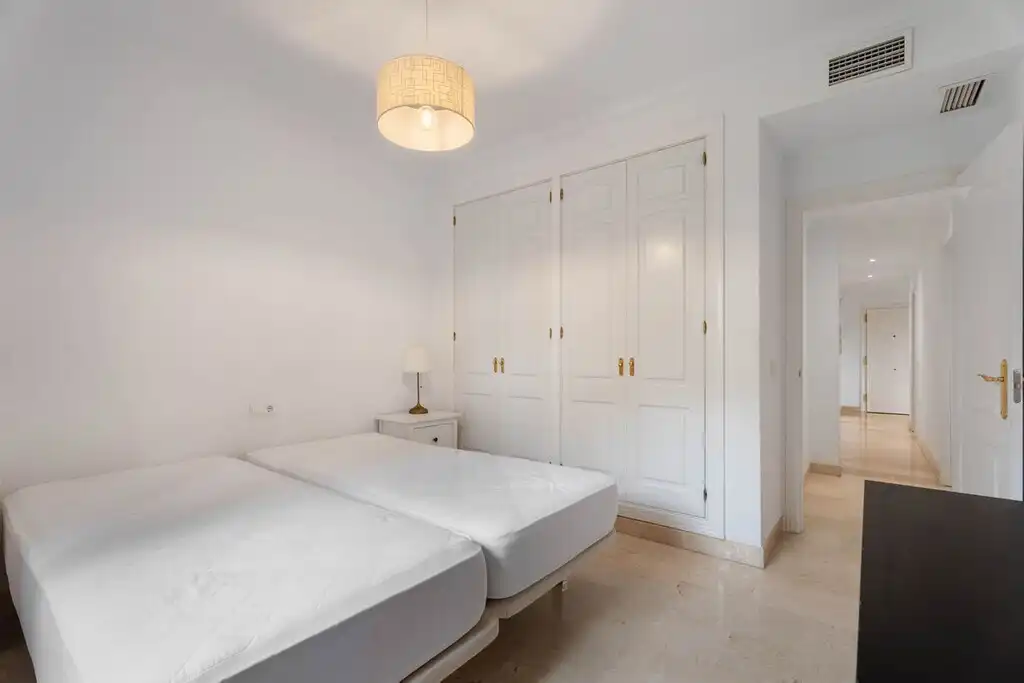 Bajo con piscina en venta en Elviria - Cabopino, imagen 18