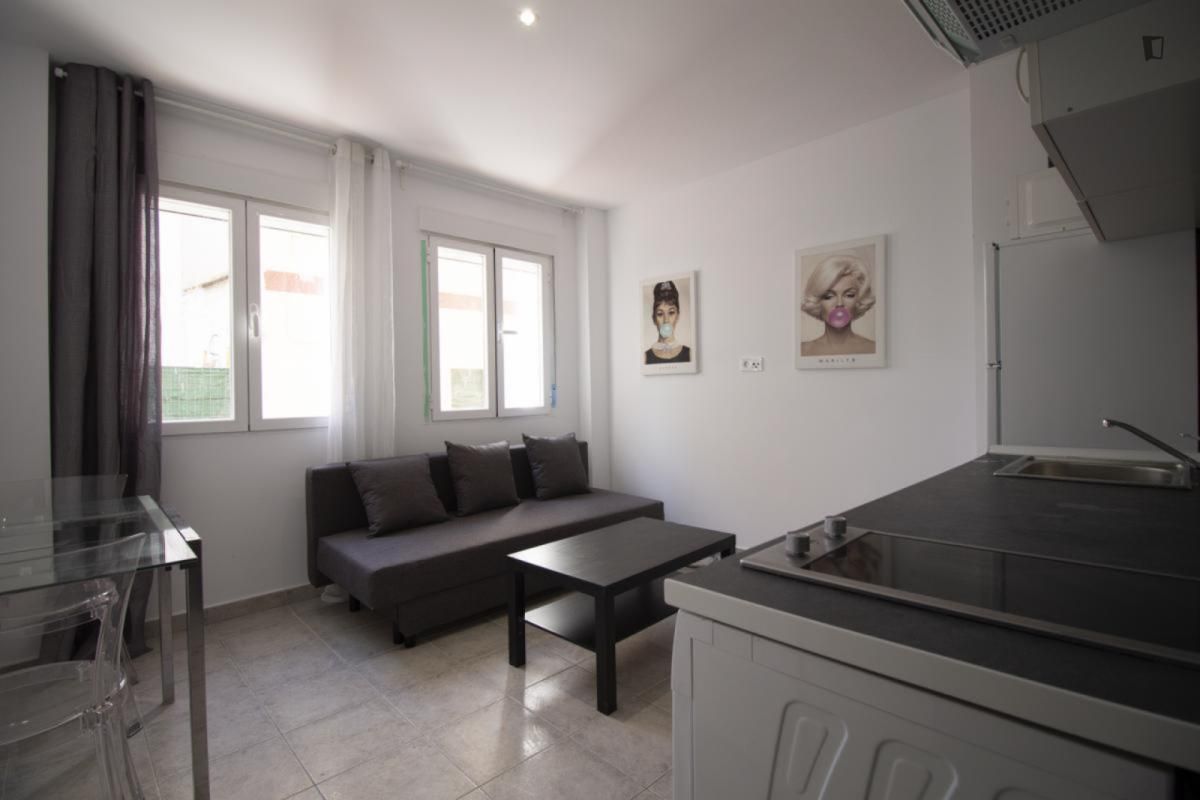 Study to rent in Berruguete