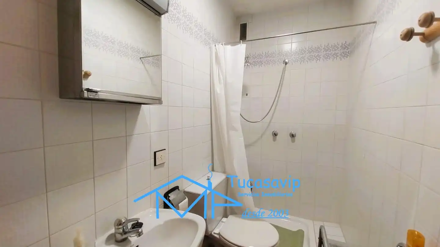 Baño de Piso en venta en La Adrada  con Calefacción, Jardín privado y Terraza