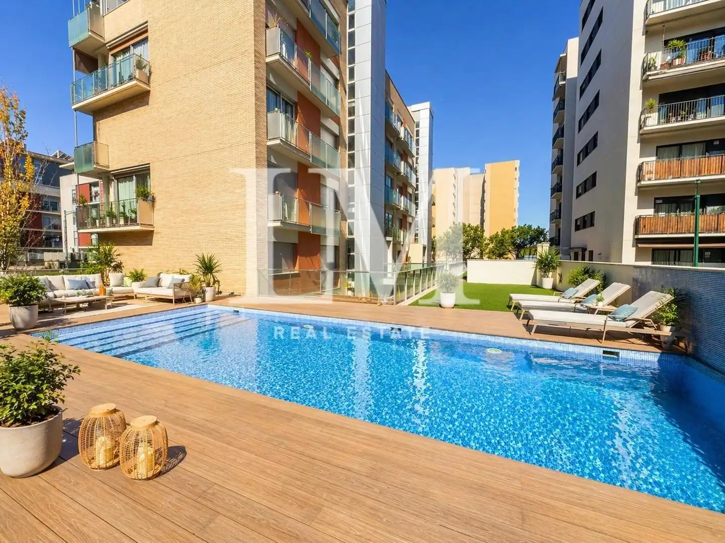 Piscina de Apartament en venda en Sant Adrià de Besòs amb Aire condicionat, Calefacció i Terrassa