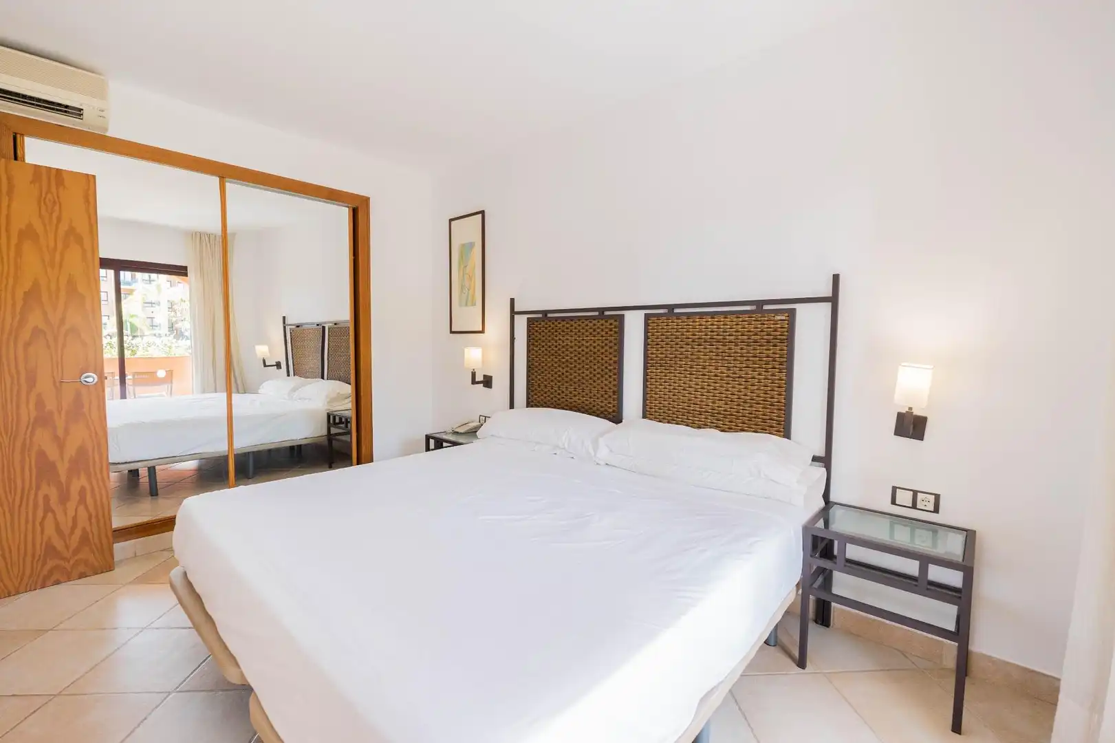 Bedroom of Flat for sale in Benahavís  with Air Conditioner, Heating and Private garden