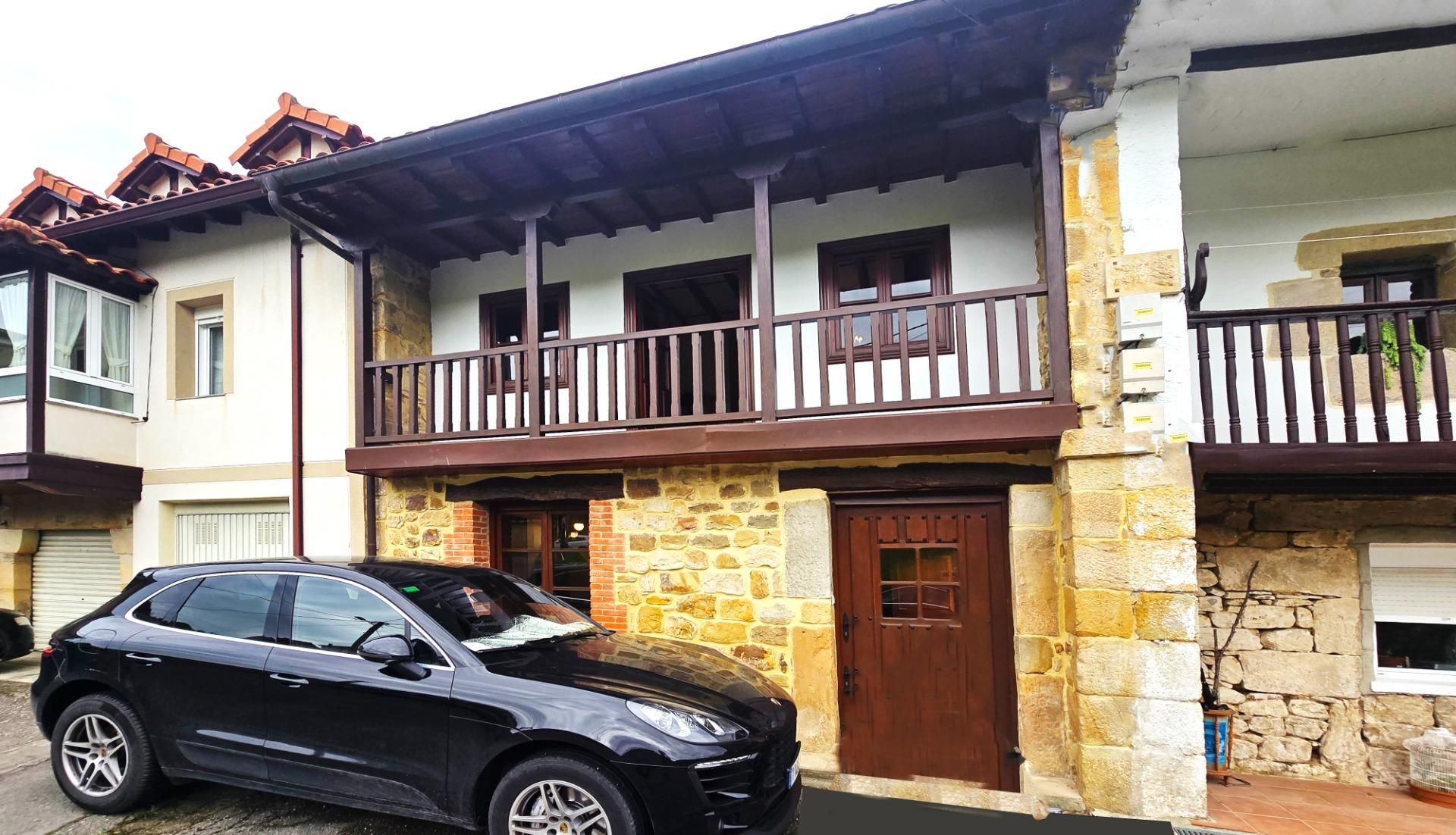 Vista exterior de Casa adosada en venda en Santa María de Cayón amb Calefacció, Jardí privat i Terrassa