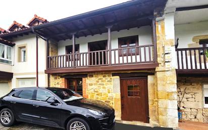 Vista exterior de Casa adosada en venda en Santa María de Cayón amb Calefacció, Jardí privat i Terrassa