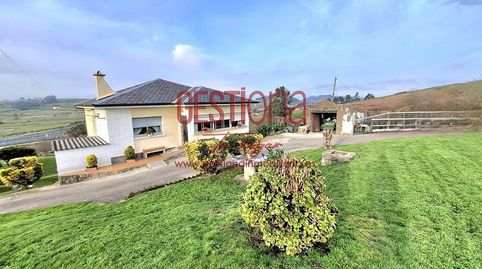 CASA INDEPENDIENTE CON AMPLIO TERRENO. CUDON