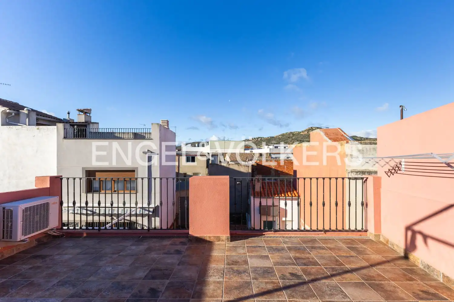 Vista exterior de Casa o xalet en venda en Villar del Arzobispo amb Aire condicionat, Calefacció i Traster