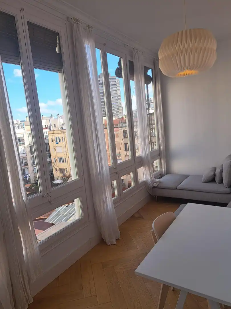 Sala d'estar de Pis en venda en Barcelona amb Aire condicionat, Calefacció i Parquet