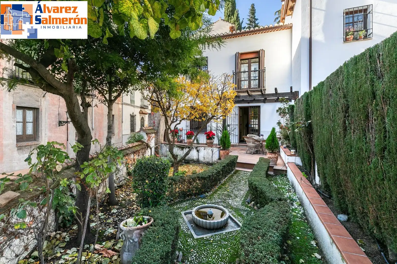 Casa aparellada amb jardí en venda a DEL CHAPIZ