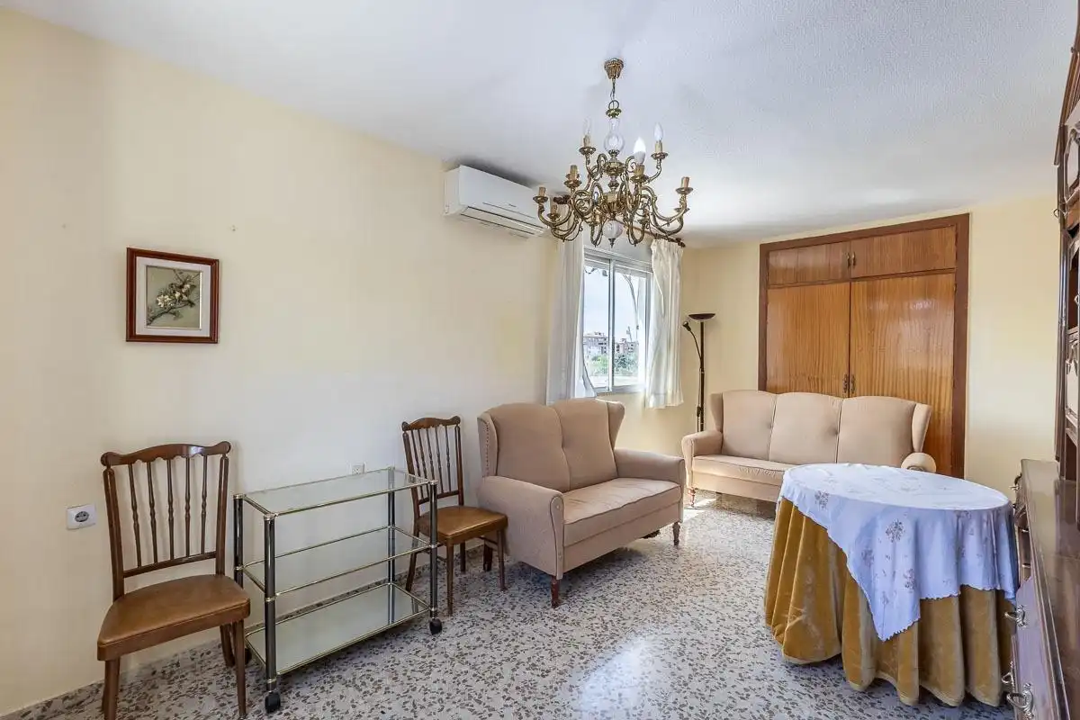 Living room of Flat for sale in Granada  with Air Conditioner and Heating