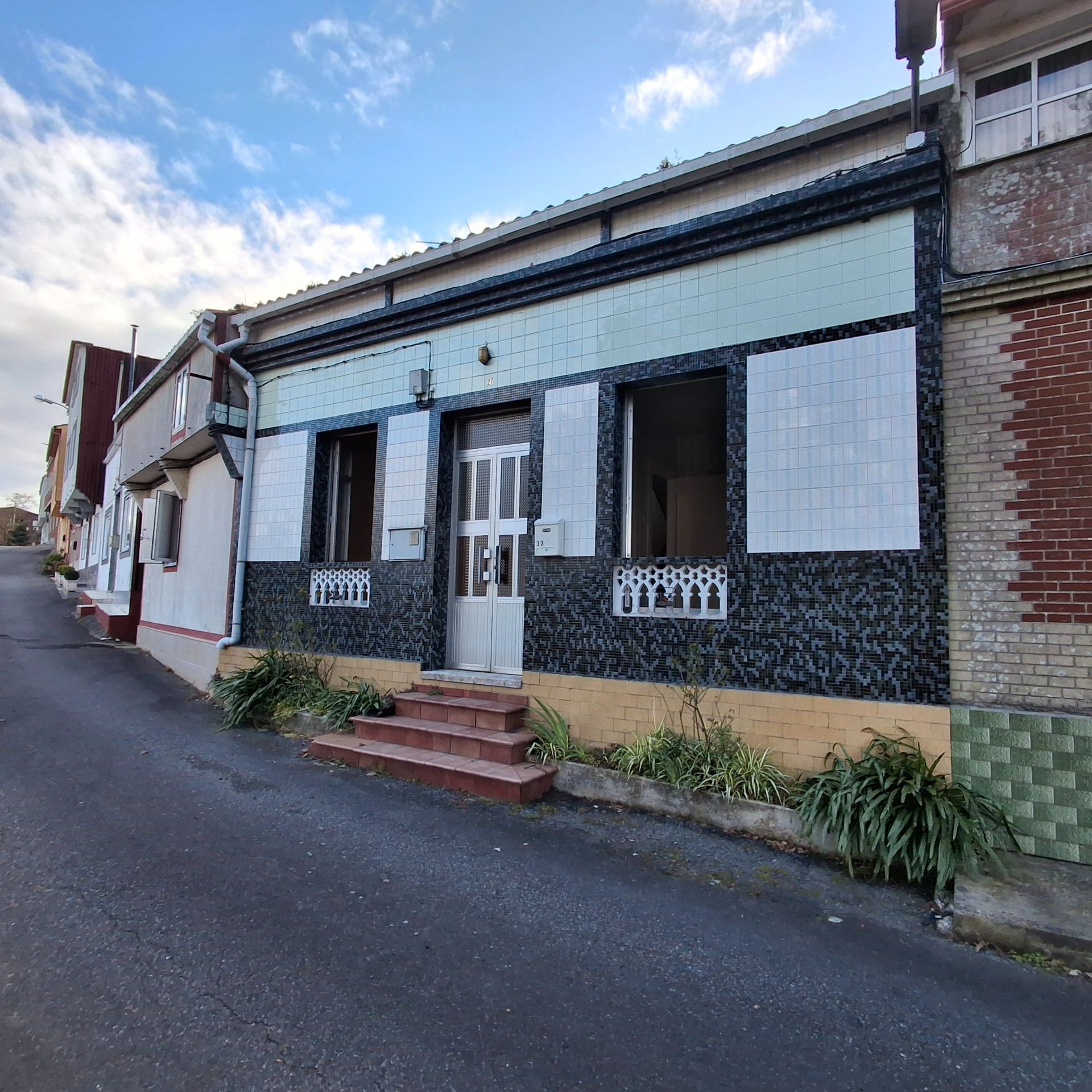 Vista exterior de Casa o xalet en venda en Boiro amb Jardí privat, Terrassa i Traster