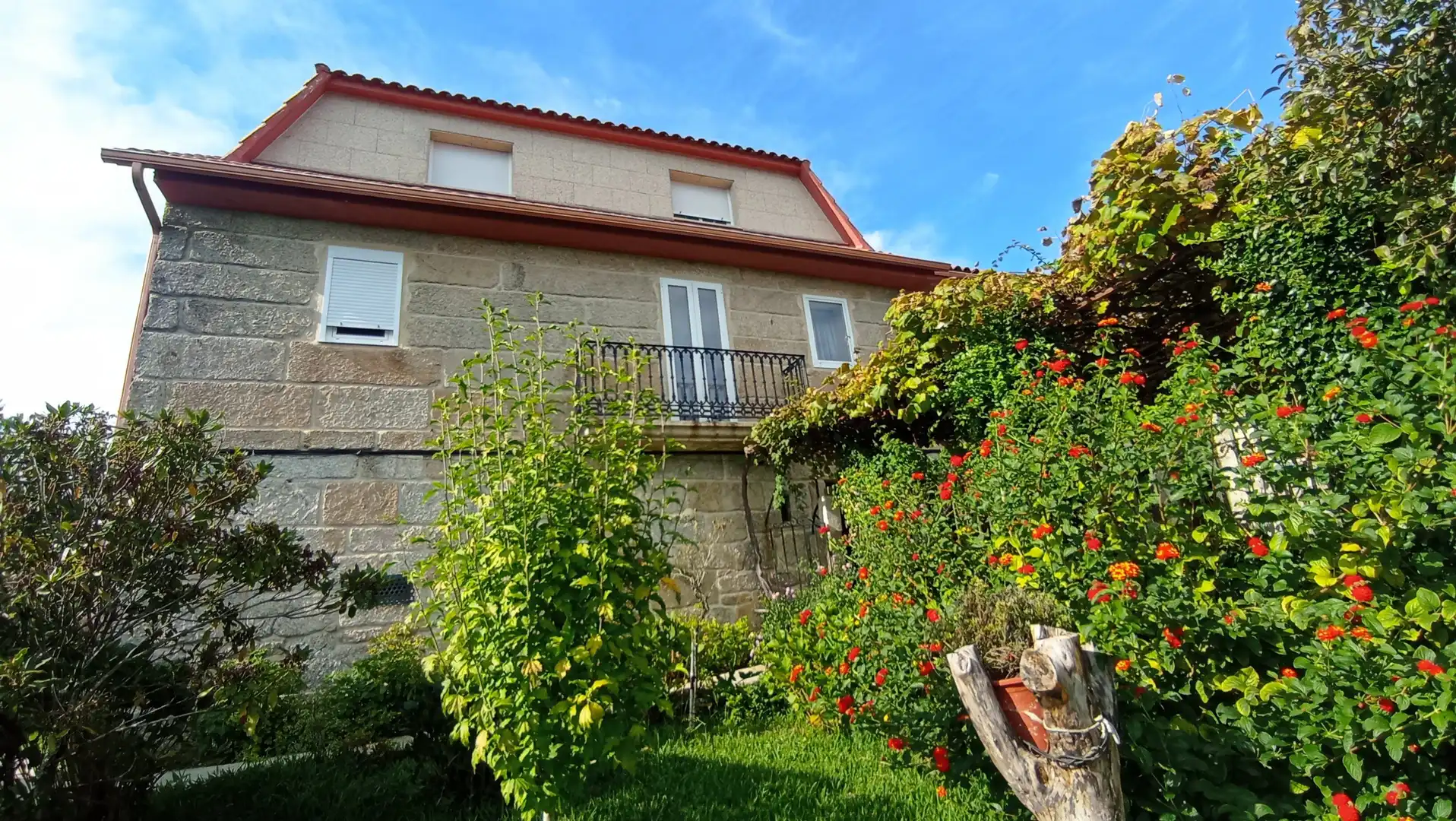 Vista exterior de Casa o chalet en venta en Ponte Caldelas con Calefacción, Jardín privado y Parquet