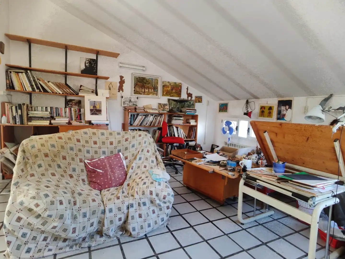 Sala d'estar de Casa o xalet en venda en Sevilla la Nueva amb Calefacció, Jardí privat i Terrassa