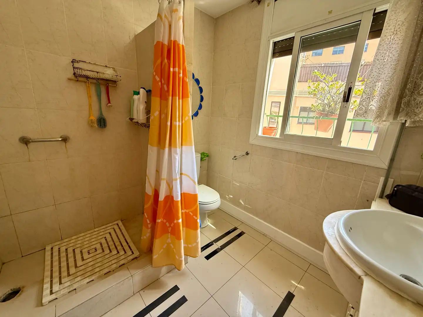 Baño de Casa adosada en venta en Barcelona con Calefacción, Terraza y Balcón