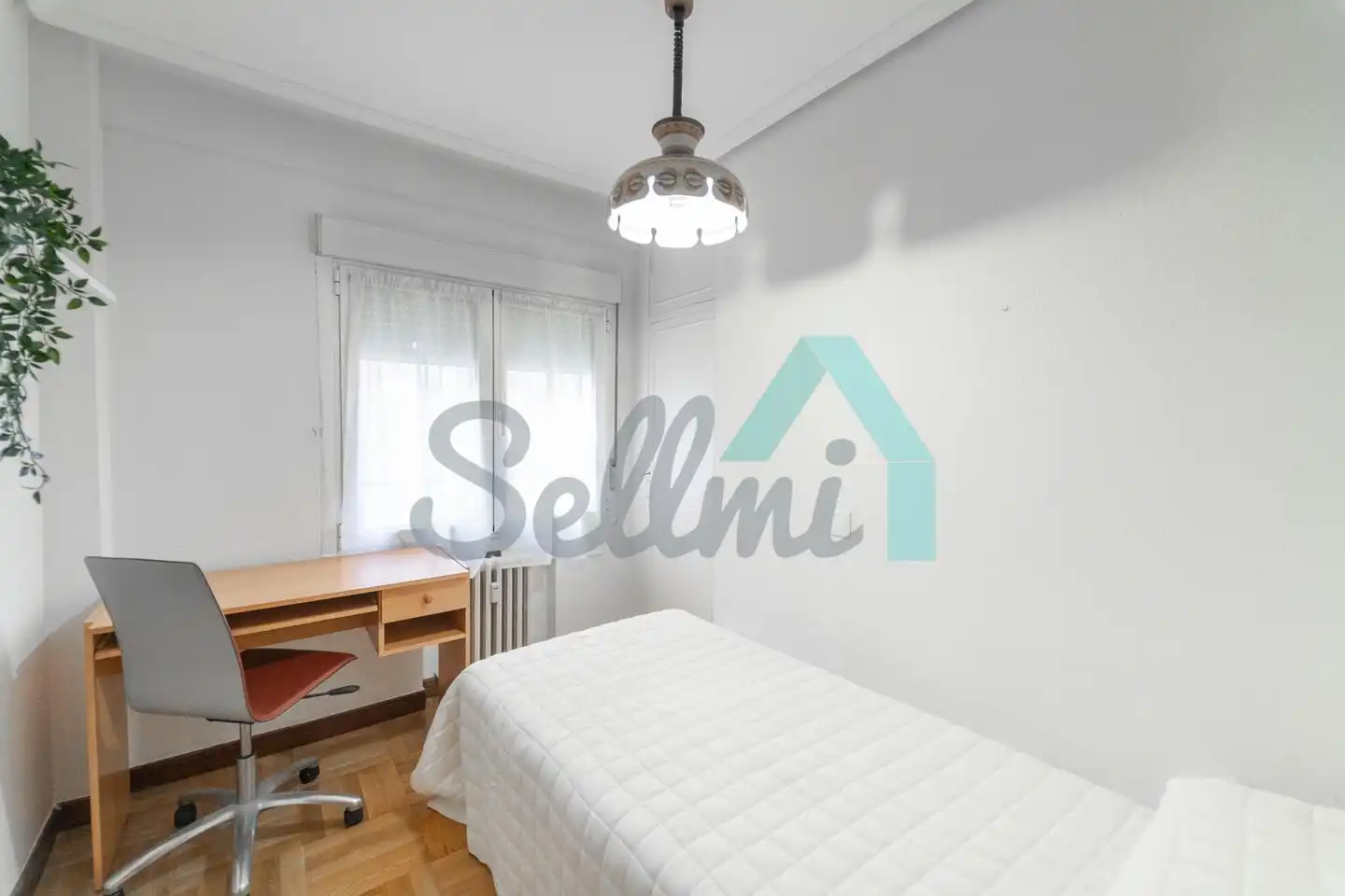 Schlafzimmer von Wohnung zur untervermieten in Oviedo  mit Heizung, Parkett und Terrasse