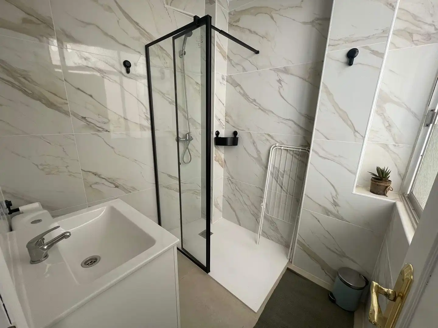 Badezimmer von Wohnung zum Verkauf in Elche / Elx mit Möbliert und Balkon