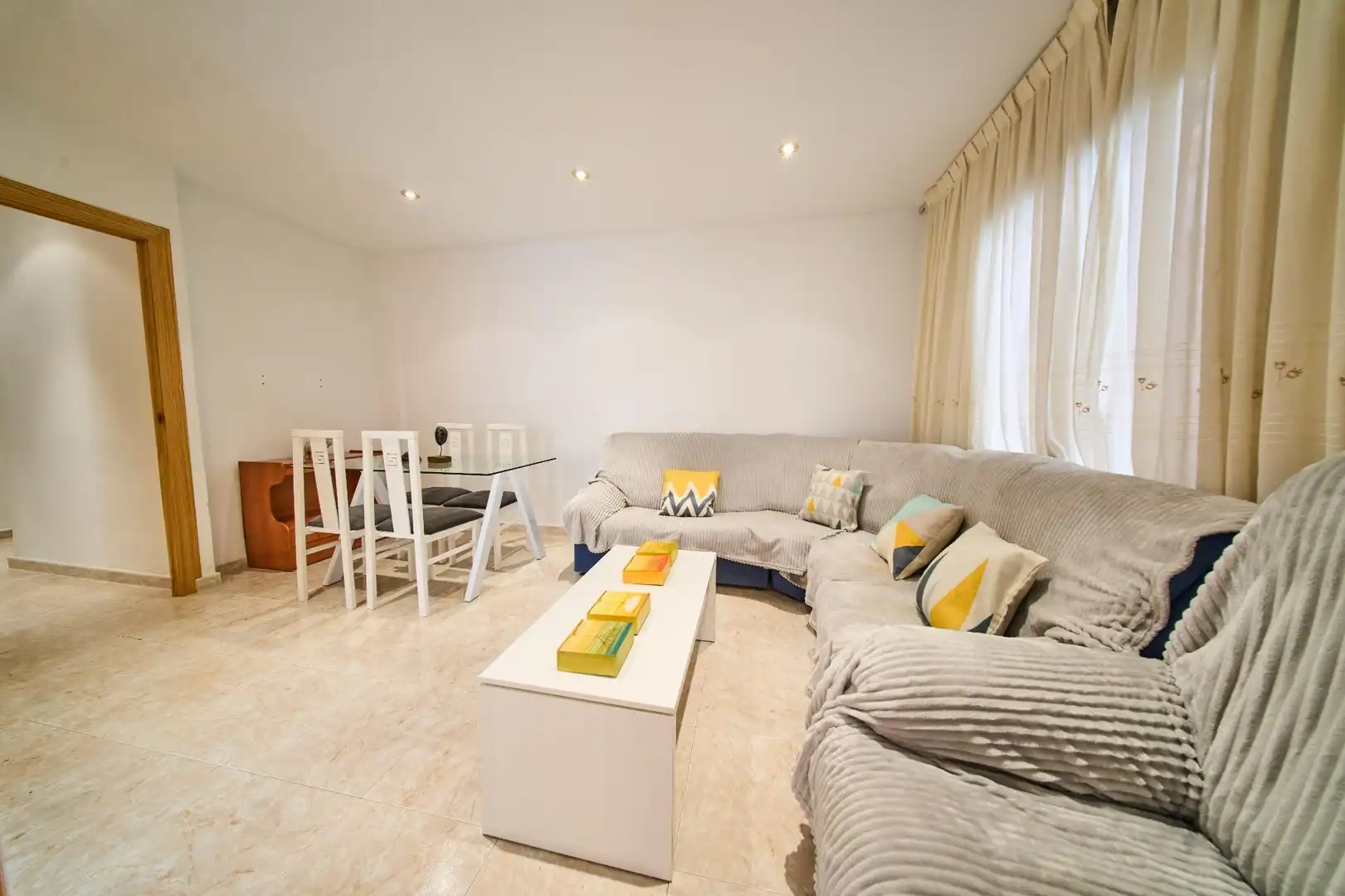 Living room of Flat for sale in Granada  with Air Conditioner and Balcony