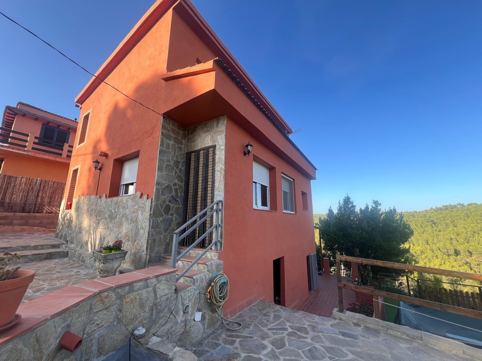 Vista exterior de Casa o xalet en venda en El Montmell amb Piscina