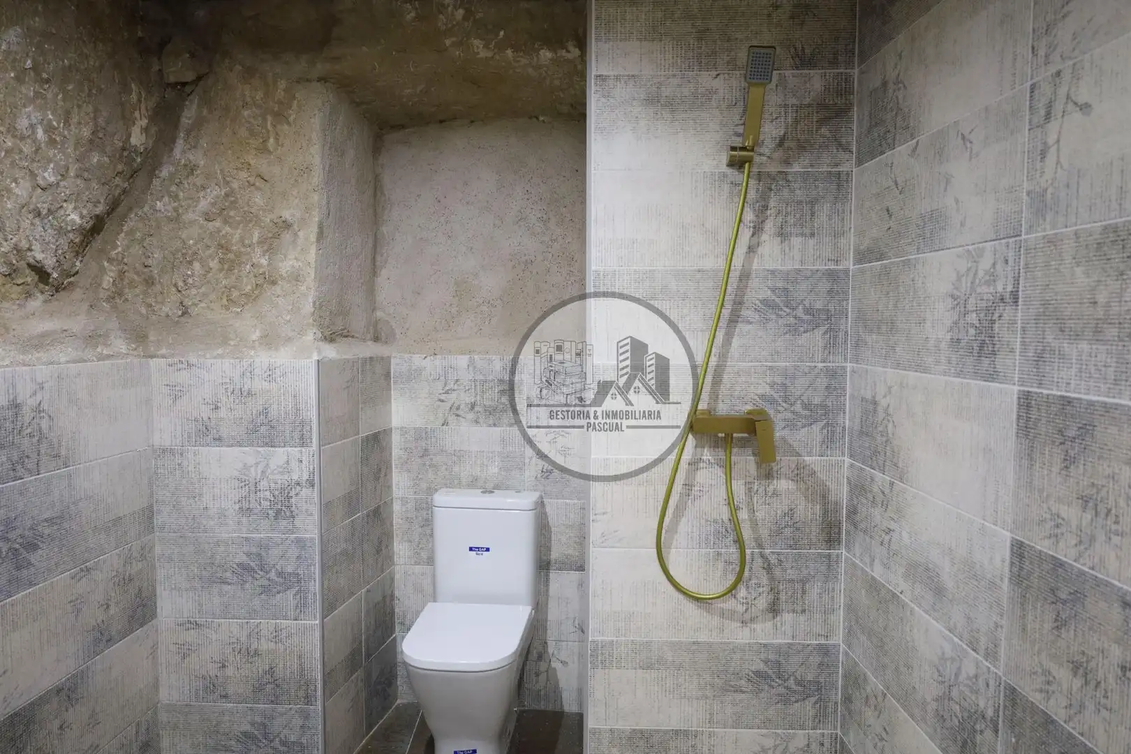 Bany de Casa o xalet en venda en Alcañiz amb Aire condicionat, Calefacció i Balcó