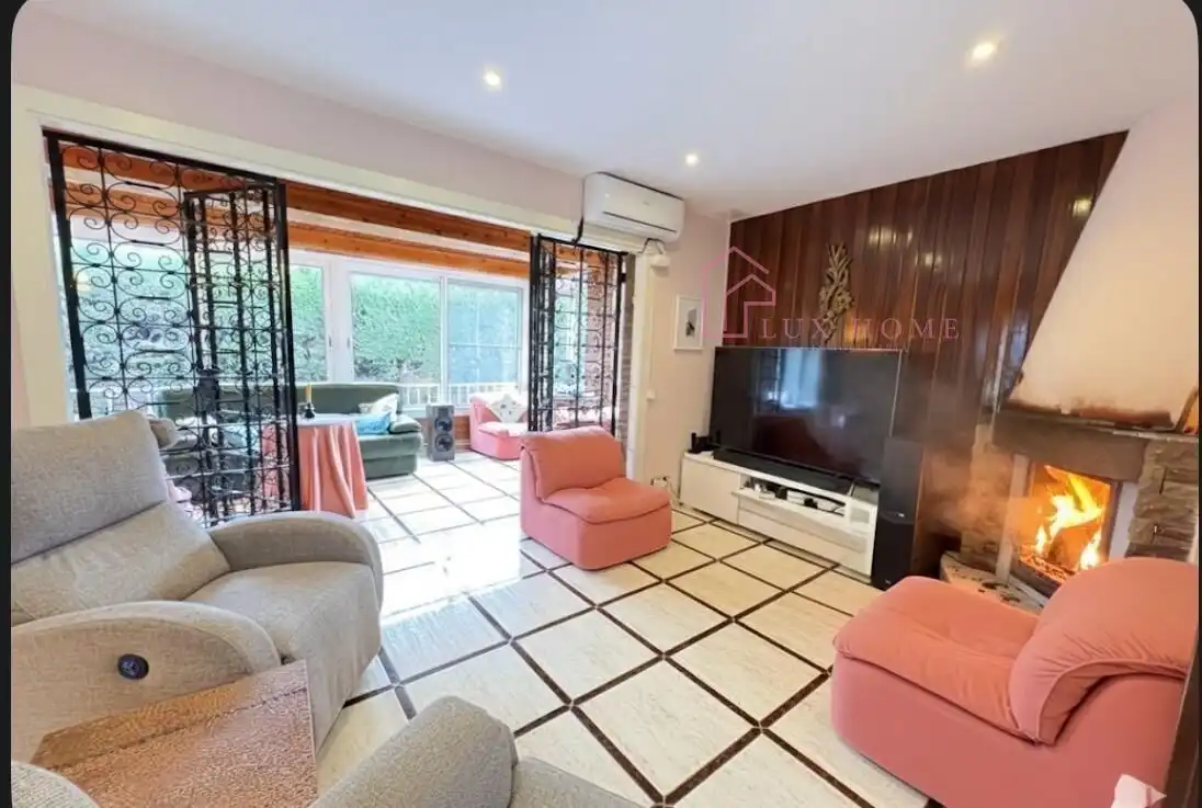 Chalet con piscina en venta en Vilanova del Vallès, imagen 3