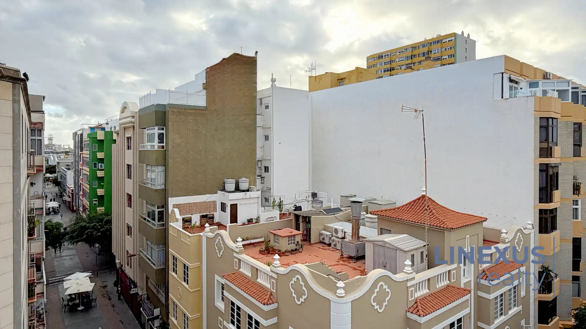 Außenansicht von Maisonette zum Verkauf in Las Palmas de Gran Canaria mit Parkett, Möbliert und Ofen