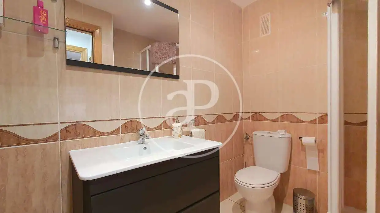 Bany de Pis en venda en Oropesa del Mar / Orpesa amb Aire condicionat, Calefacció i Jardí privat