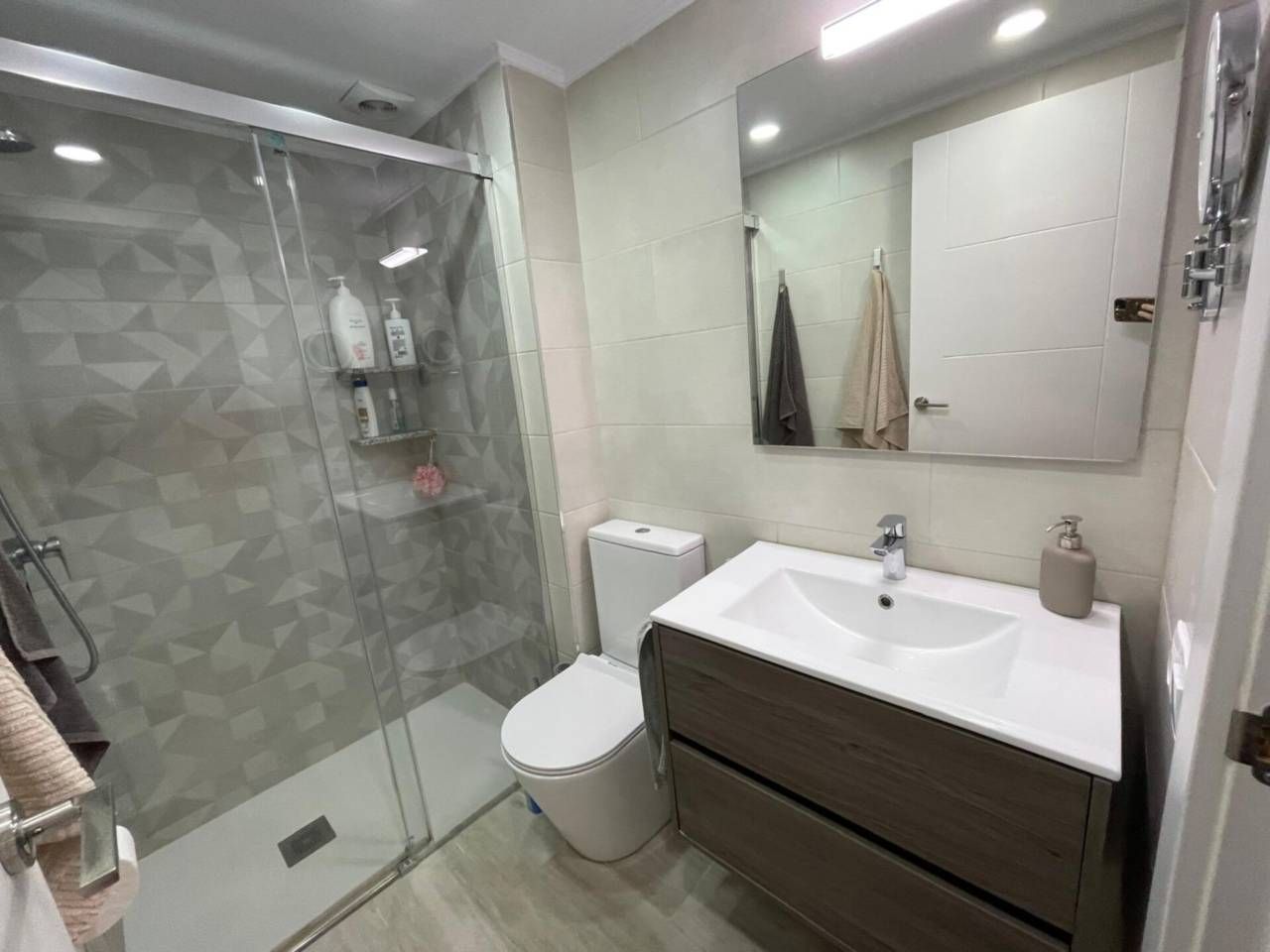 Bathroom of Flat for sale in Pineda de Mar  with Air Conditioner and Balcony