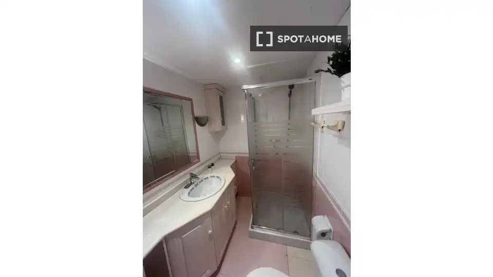 Room in Romareda