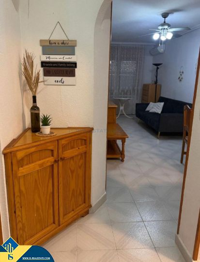 Dormitori de Pis en venda en Torrevieja amb Terrassa i Moblat