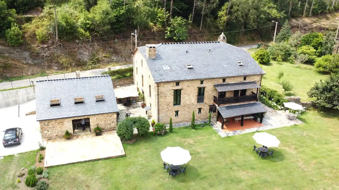Vista exterior de Edificio en venta en San Tirso de Abres